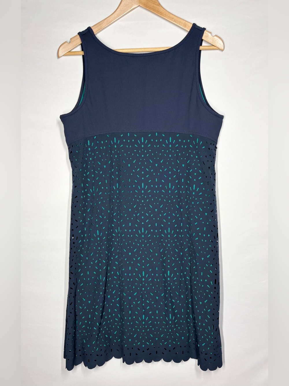 Title Nine Navy & Teal Laser-Cut Sleeveless Dress. Medium - Picture 5 of 10